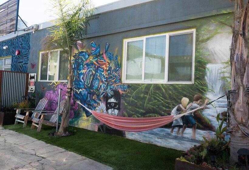 Отель House Of Trestles   Hostel
