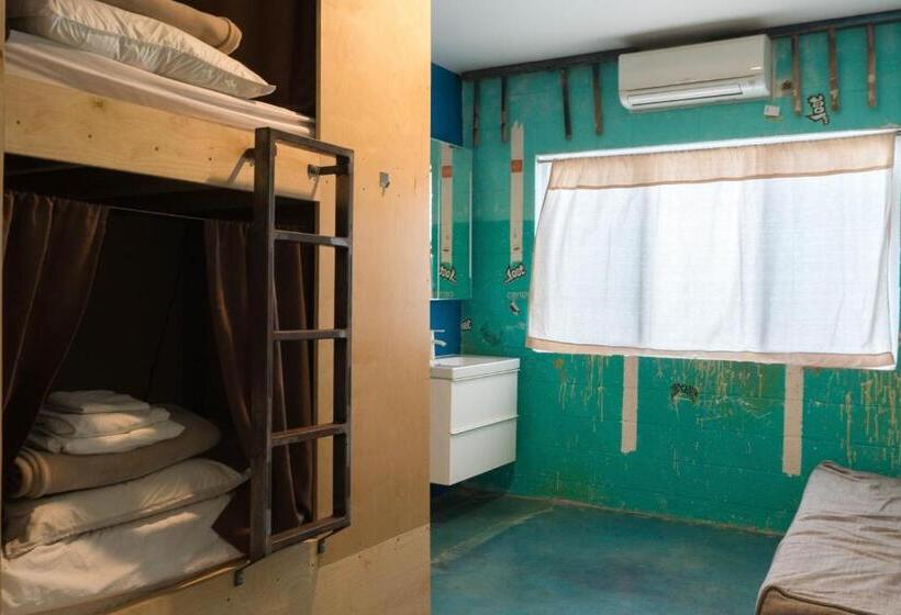 Отель House Of Trestles   Hostel