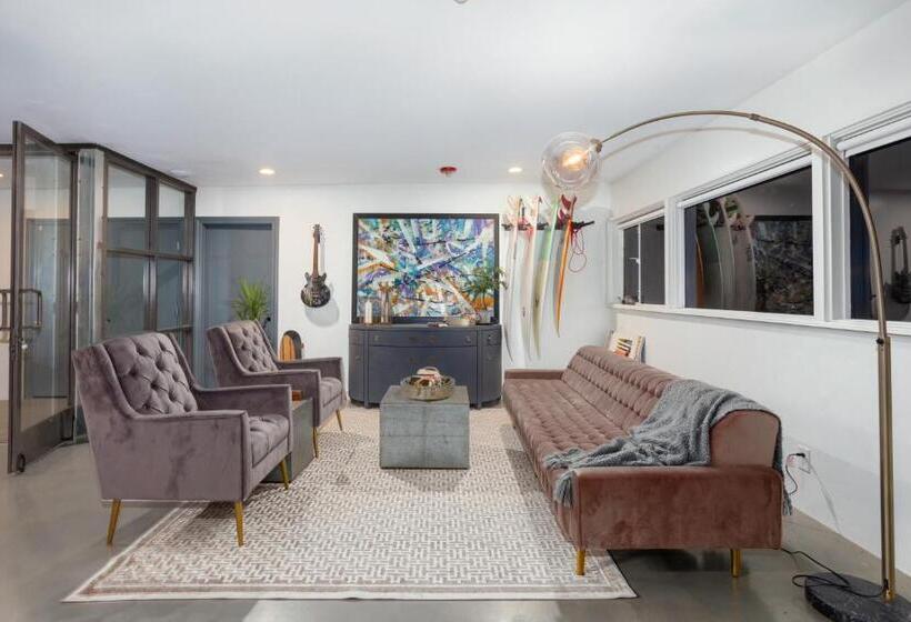 Отель House Of Trestles   Hostel