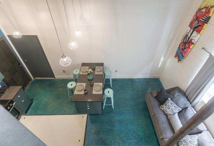 Отель House Of Trestles   Hostel