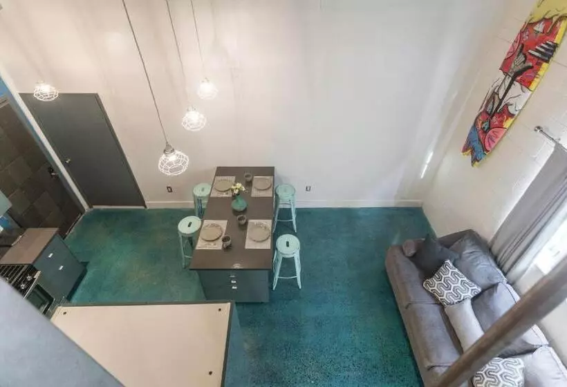 هتل House Of Trestles Hostel