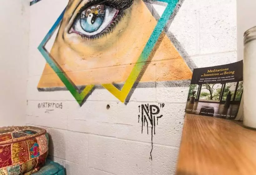 هتل House Of Trestles Hostel