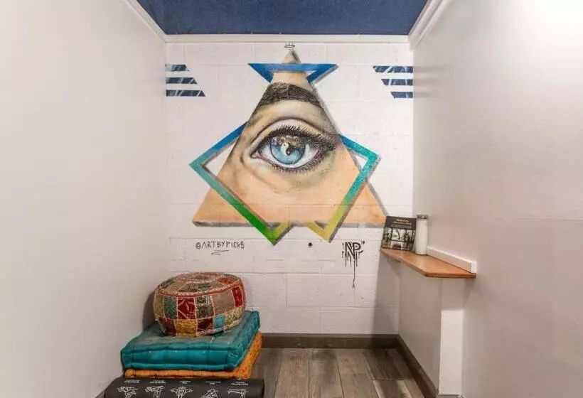 هتل House Of Trestles Hostel