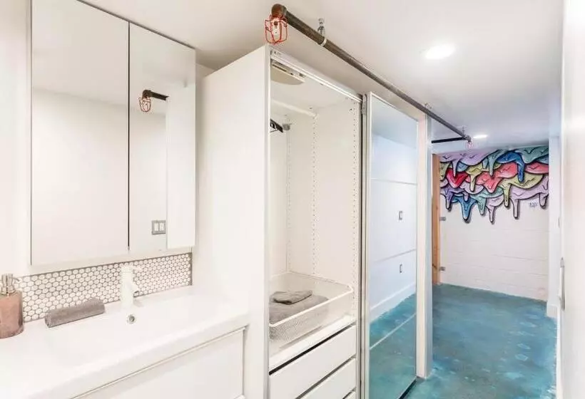 هتل House Of Trestles Hostel