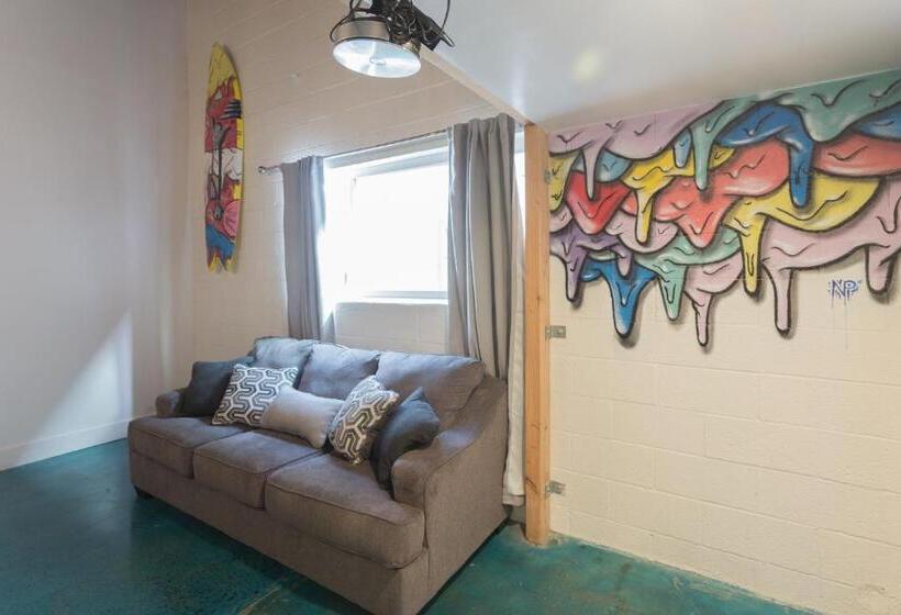 Отель House Of Trestles   Hostel