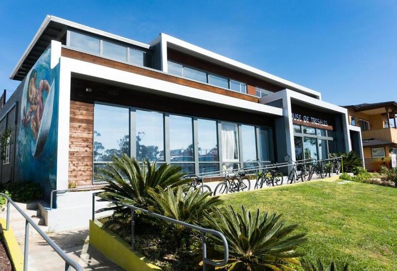 Отель House Of Trestles   Hostel