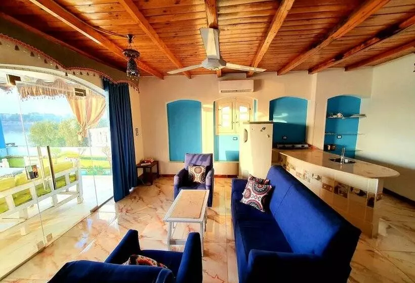 هتل Luxor Guest House