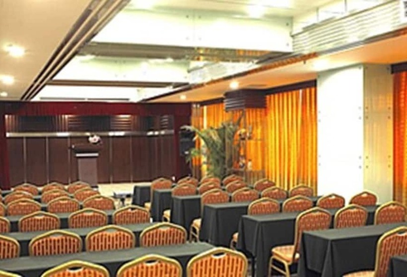 فندق Queens Palace