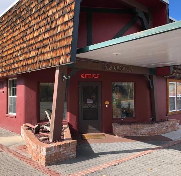 هتل Red Lodge Inn