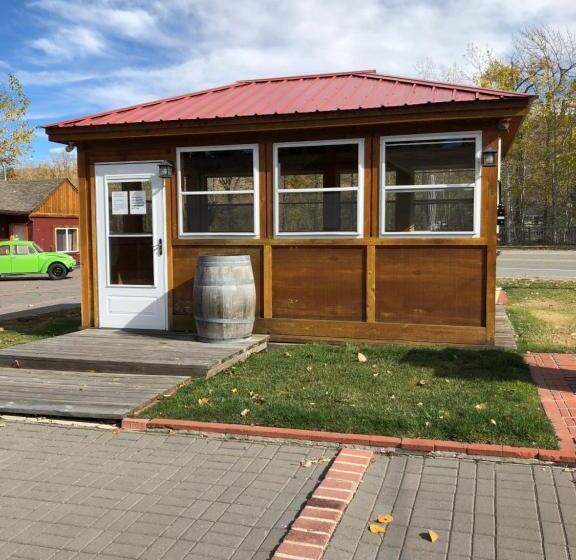 هتل Red Lodge Inn