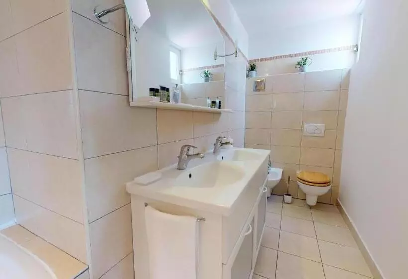 هتل Riva Apartments