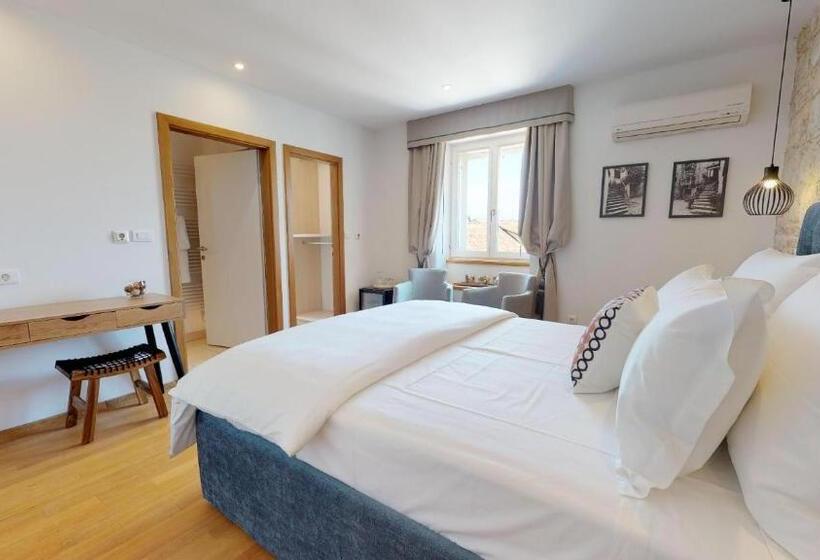 هتل Riva Apartments