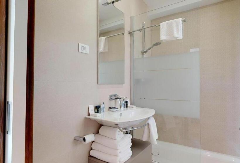 هتل Riva Apartments