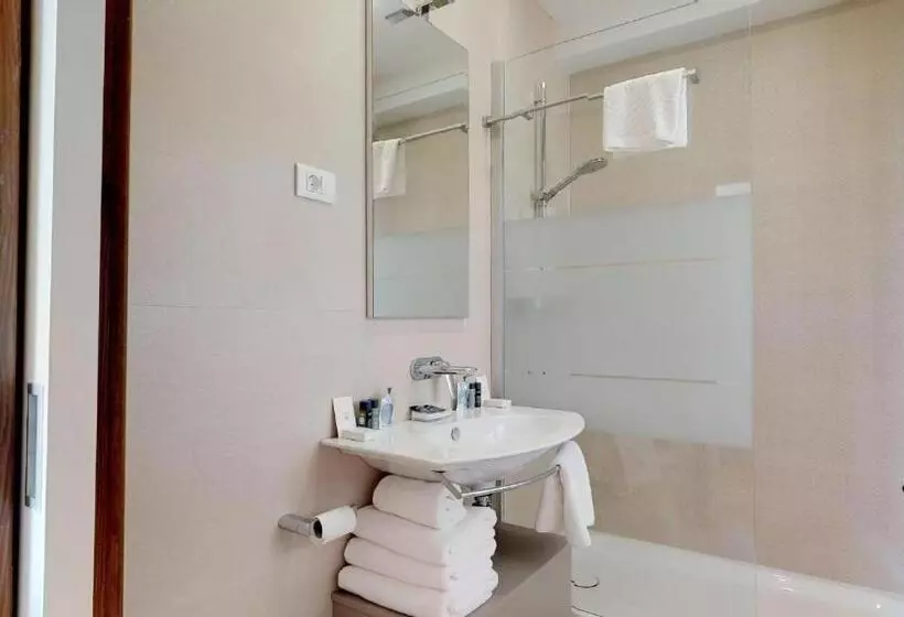 هتل Riva Apartments