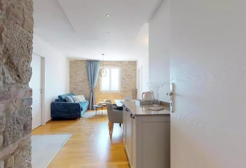 هتل Riva Apartments