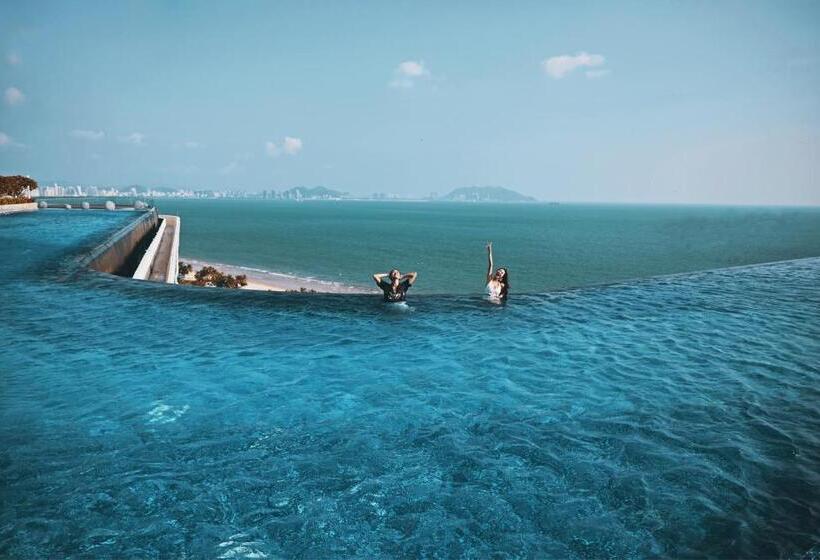 Otel Sanya Conifer Resort