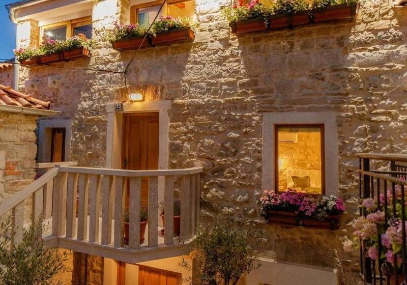 בית מלון כפרי Stone House Luxury Rooms