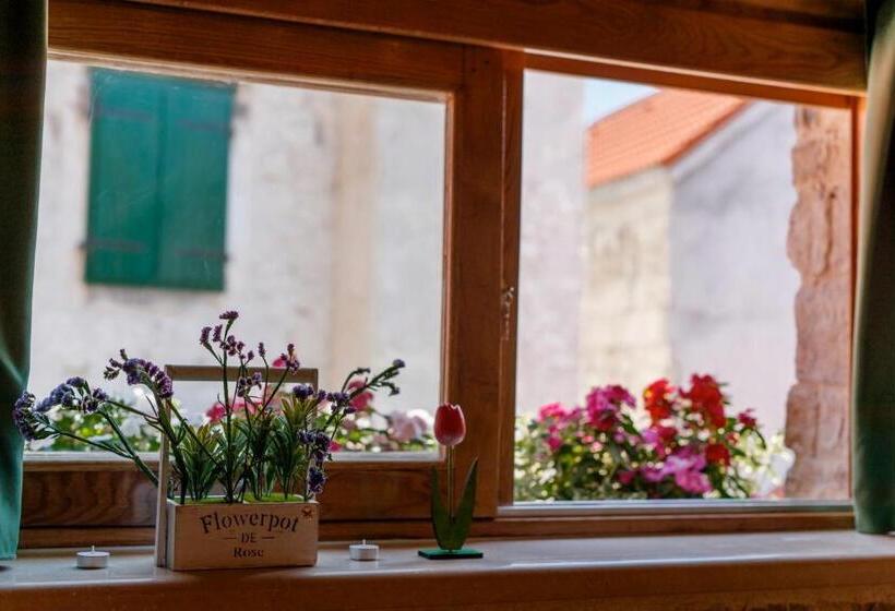 בית מלון כפרי Stone House Luxury Rooms