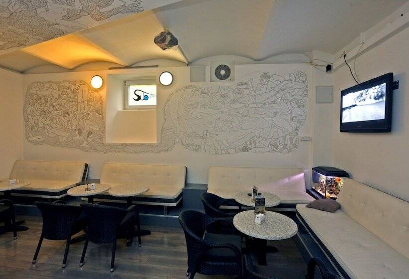 فندق Subspace Hostel