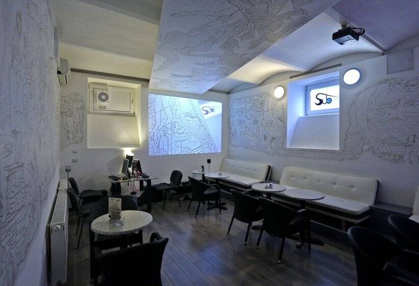 فندق Subspace Hostel