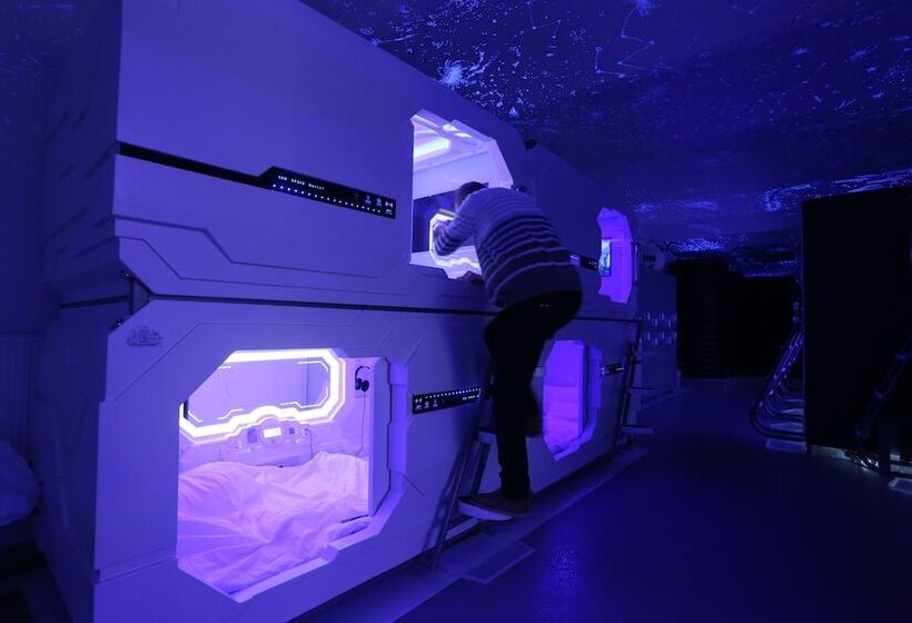 فندق Subspace Hostel