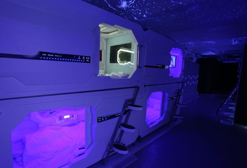 فندق Subspace Hostel