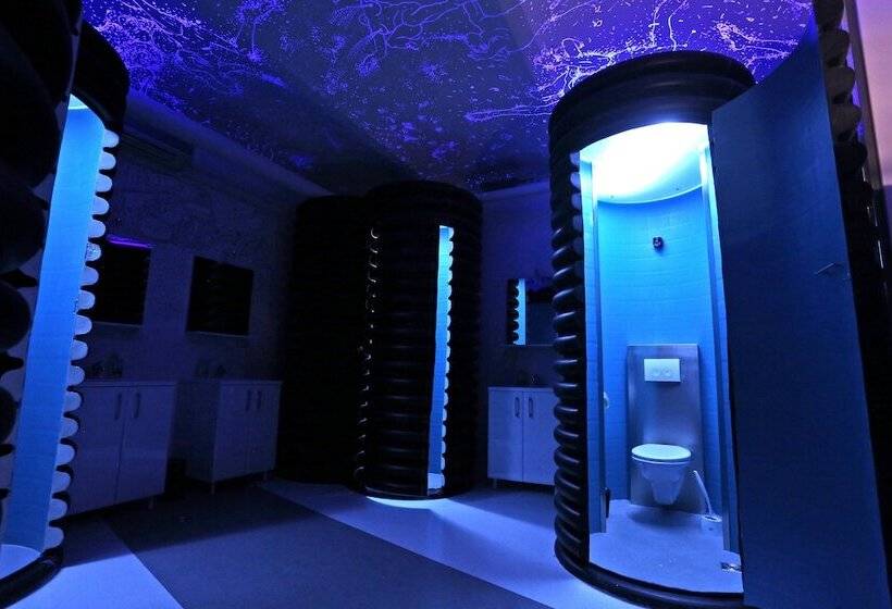 فندق Subspace Hostel