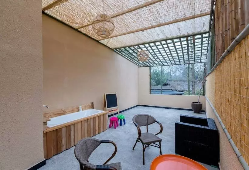 Hotelli Sukham Advesa Emei