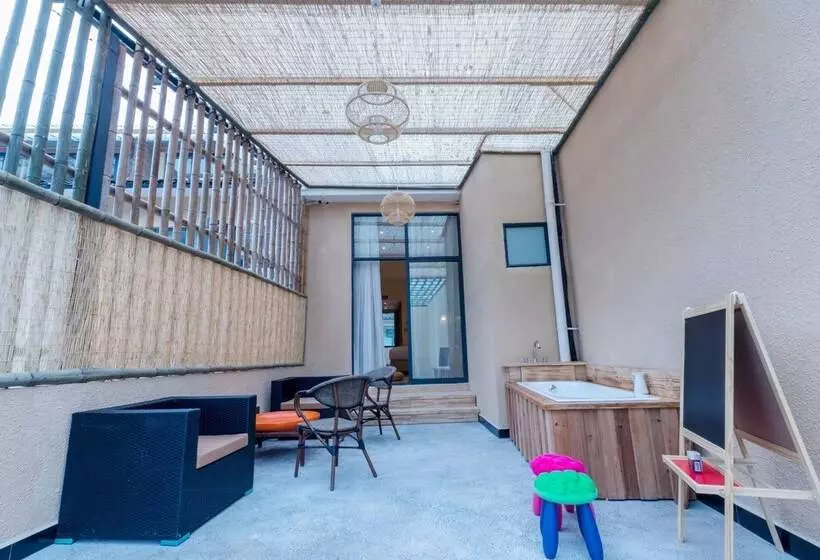 Hotelli Sukham Advesa Emei