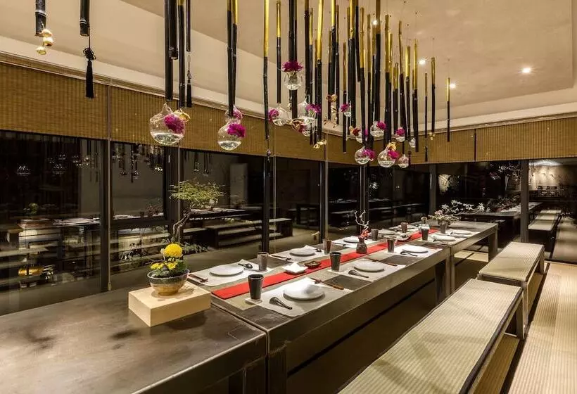 Hotelli Sukham Advesa Emei