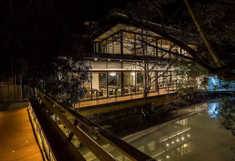 Hotelli Sukham Advesa Emei