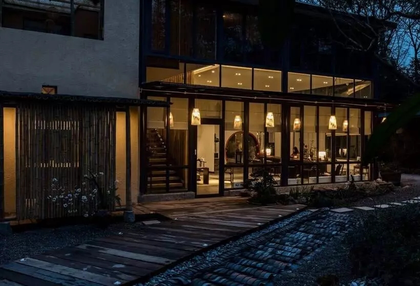 Hotelli Sukham Advesa Emei