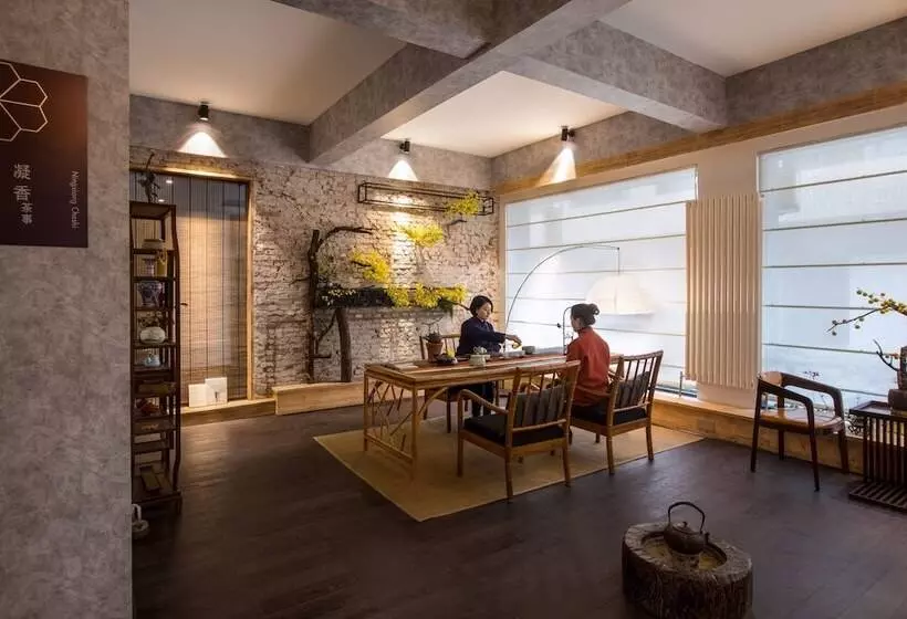 Hotelli Sukham Advesa Emei