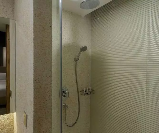 Hotelli Sukham Advesa Emei