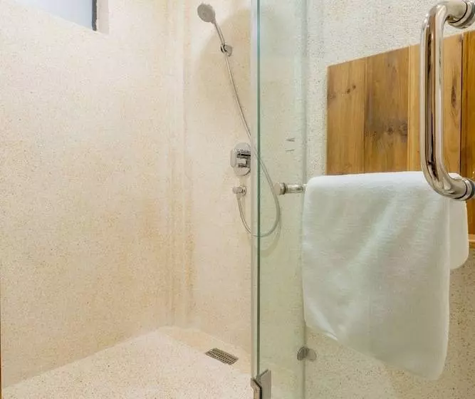 Hotelli Sukham Advesa Emei