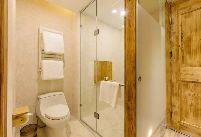 Hotelli Sukham Advesa Emei