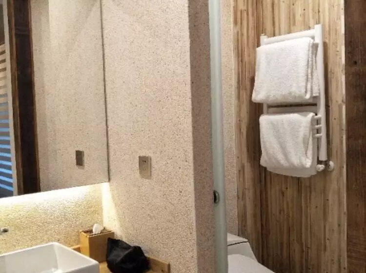 Hotelli Sukham Advesa Emei