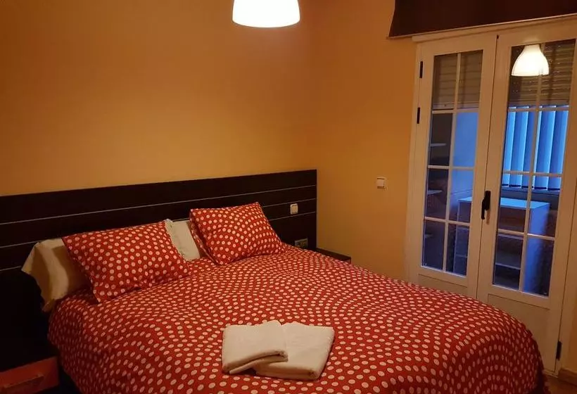 هتل Avila Flats Soterrana Plaza Del Ejercito