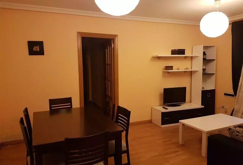 هتل Avila Flats Soterrana Plaza Del Ejercito