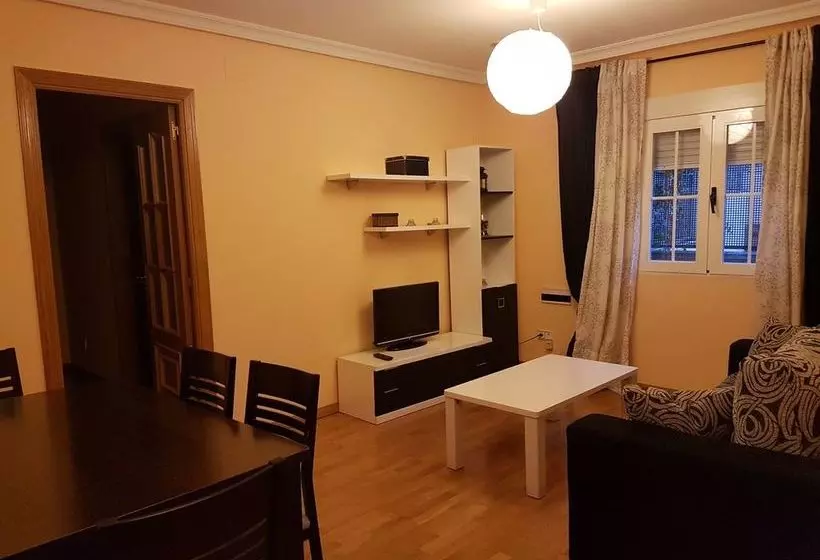 هتل Avila Flats Soterrana Plaza Del Ejercito
