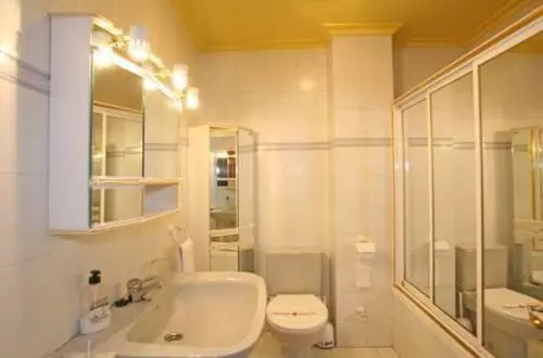 هتل Avila Flats Soterrana Plaza Del Ejercito