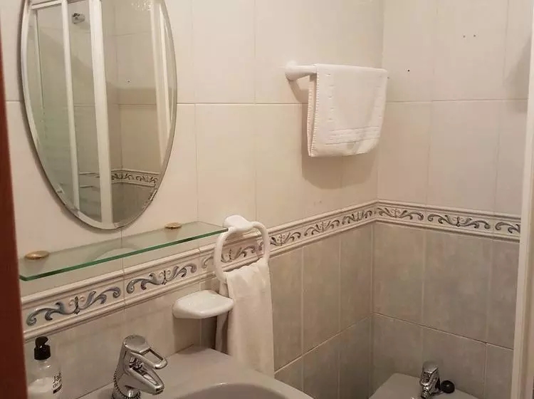 هتل Avila Flats Soterrana Plaza Del Ejercito