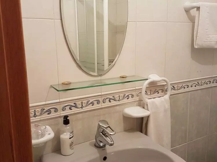 هتل Avila Flats Soterrana Plaza Del Ejercito