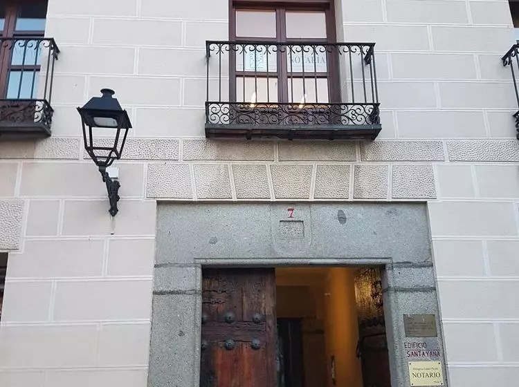 هتل Avila Flats Soterrana Plaza Del Ejercito