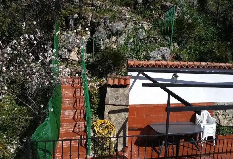 Hotelli Benamahoma Rural