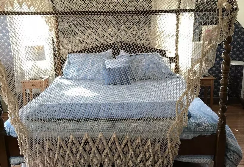 هتل Gardenview Bed And Breakfast