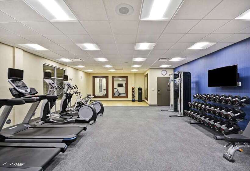 هتل Homewood Suites By Hilton Detroit