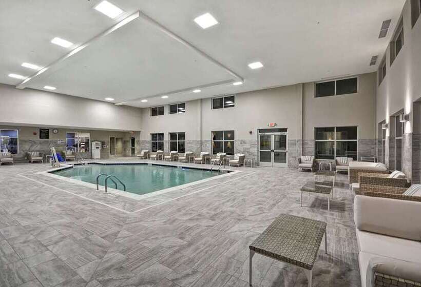 هتل Homewood Suites By Hilton Detroit