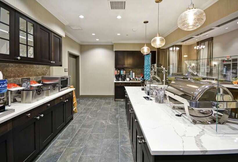 هتل Homewood Suites By Hilton Detroit