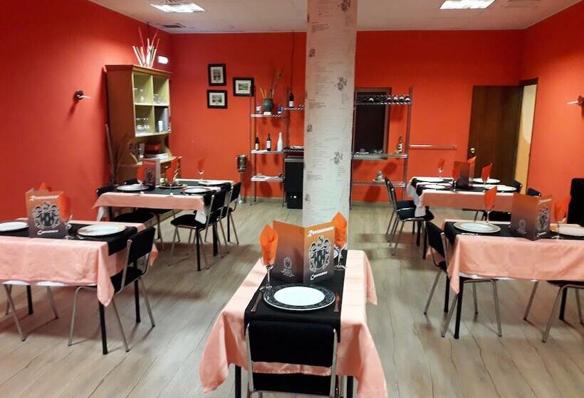فندق Hostal Restaurante Avenida